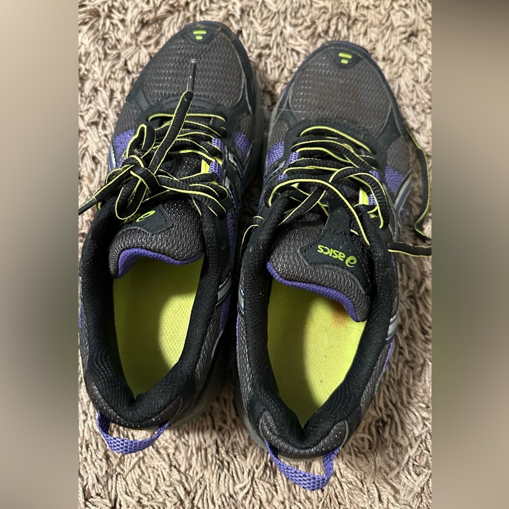 Barely worn ASICS tennis shoes